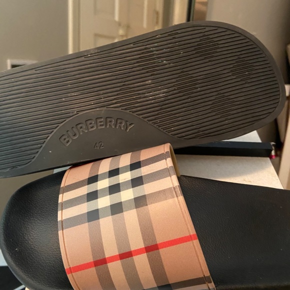 Burberry slides - Picture 2 of 4